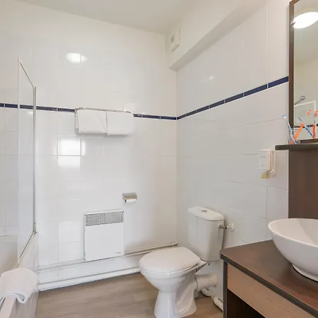 Zenitude Hotel-residences Centre 3* בזייה