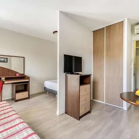 Zenitude Hotel-residences Centre 3* בזייה
