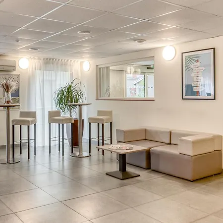 Zenitude Hotel-residences Centre בזייה