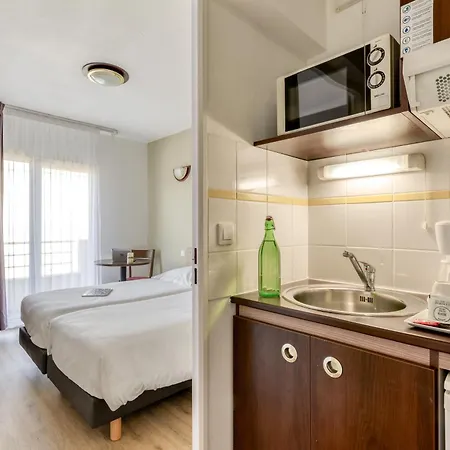 מלון דירות Zenitude Hotel-residences Centre 3*
