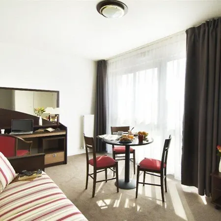 Zenitude Hotel-residences Centre 公寓式酒店 3*