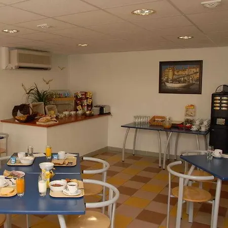 Zenitude Hotel-residences Centre בזייה