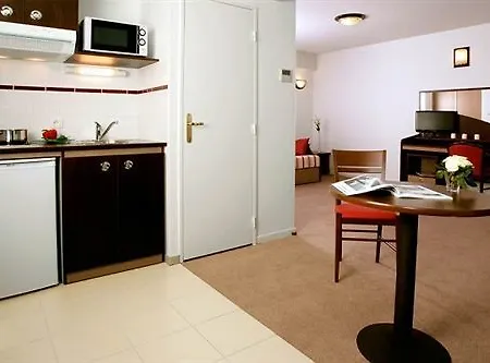 Zenitude Hotel-residences Centre 3* בזייה