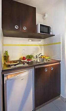 מלון דירות Zenitude Hotel-residences Centre 3*