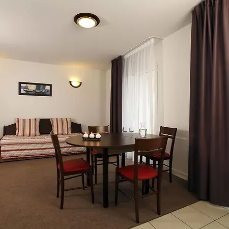 Zenitude Hotel-residences Centre 3* בזייה