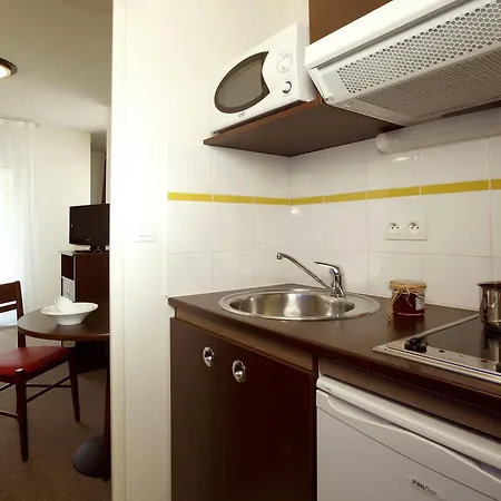 Zenitude Hotel-residences Centre בזייה