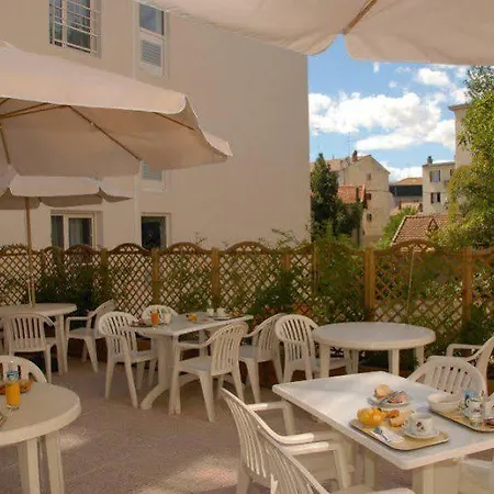 Zenitude Hotel-residences Centre בזייה
