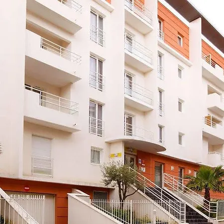 מלון דירות Zenitude Hotel-residences Centre 3*