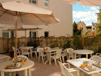 Zenitude Hotel-residences Centre 3* בזייה